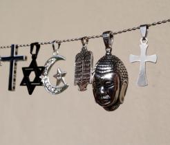 Religious symbols :  Catholic, Islam, Judaism, Orthodox, Protestant, Buddhism and Hinduism. Interreligious, interfaith and spirituality concept.